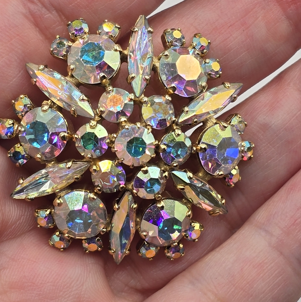 Vintage Sherman Aurora Borealis AB Swarovski Crystal Domed Brooch - Picture 8 of 8